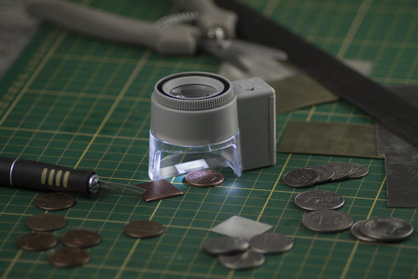 SE Loupe - Illuminated Adjustable-Focus with Ruler Scale 8X ML7527L