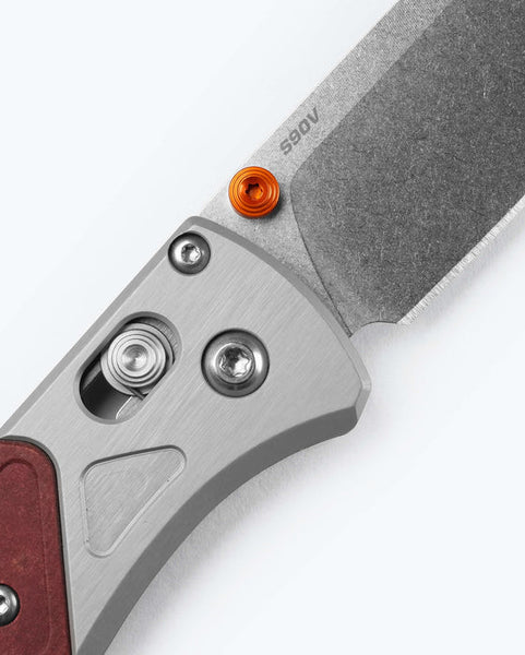 BENCHMADE Bugout Grey/Redstone Aluminum & Richlite 535-09